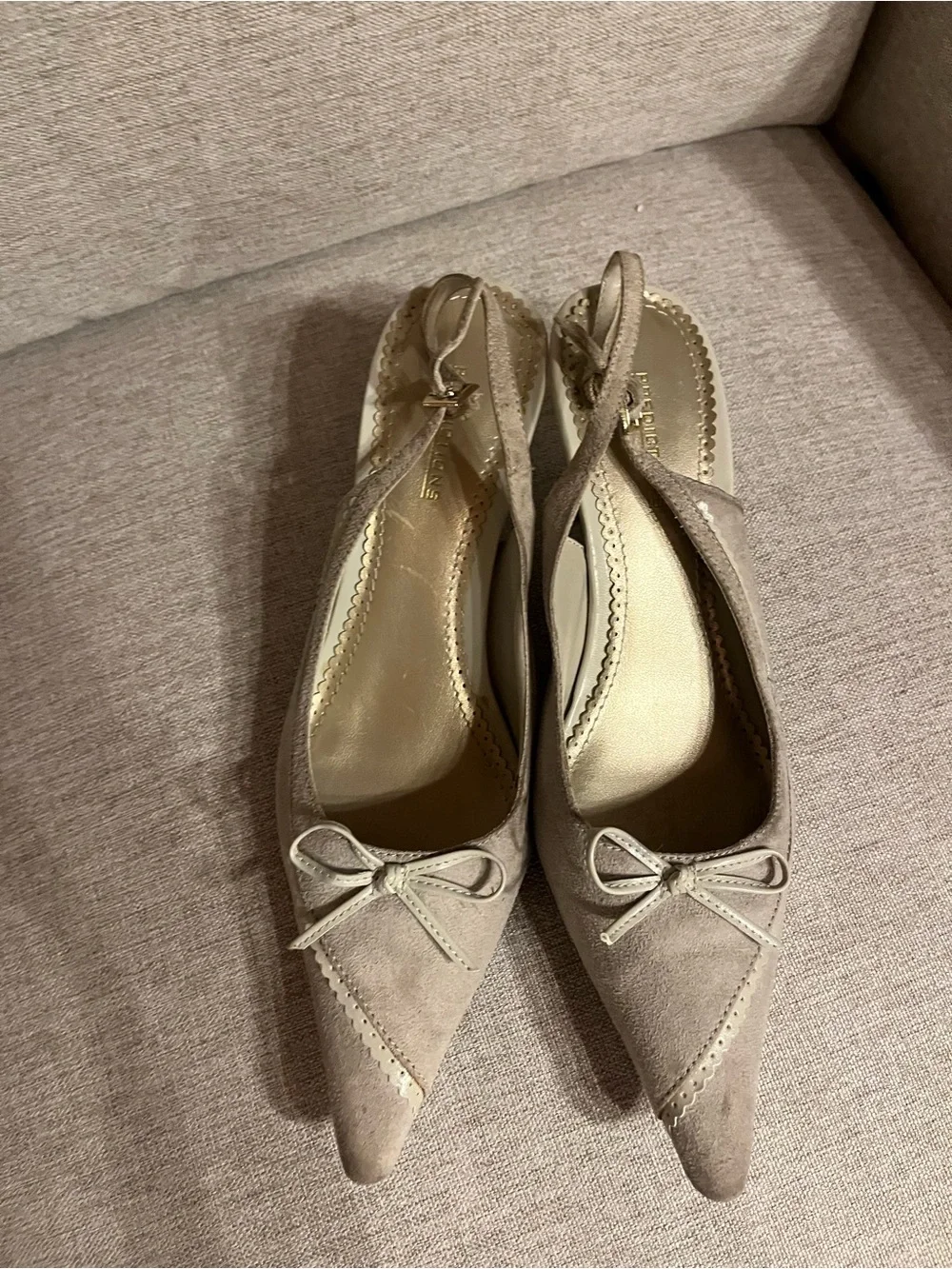 Vintage suede kitten heels with scalloped edge & bow detail